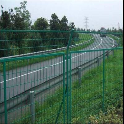 林瑞框架護欄在道路設施中的應用及其對高速公路與養殖業隔離柵的重要意義